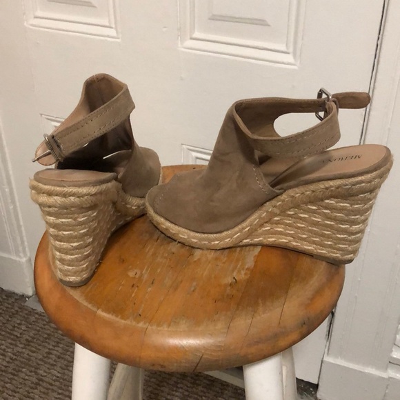 Taupe suede wedges - Picture 3 of 3